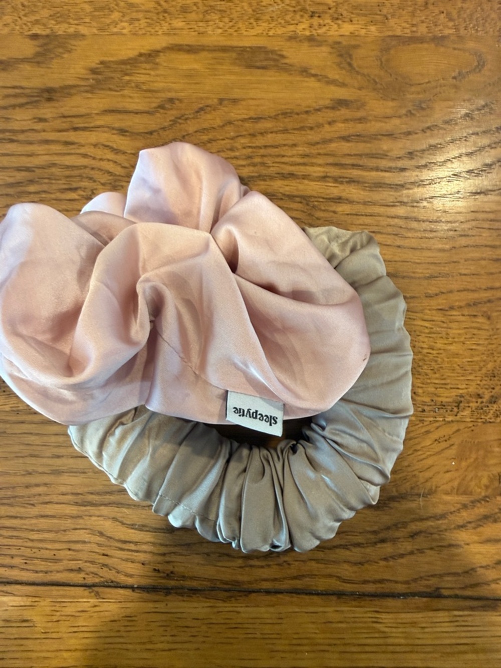 Sleepy Tie Hair Blowout Preserver